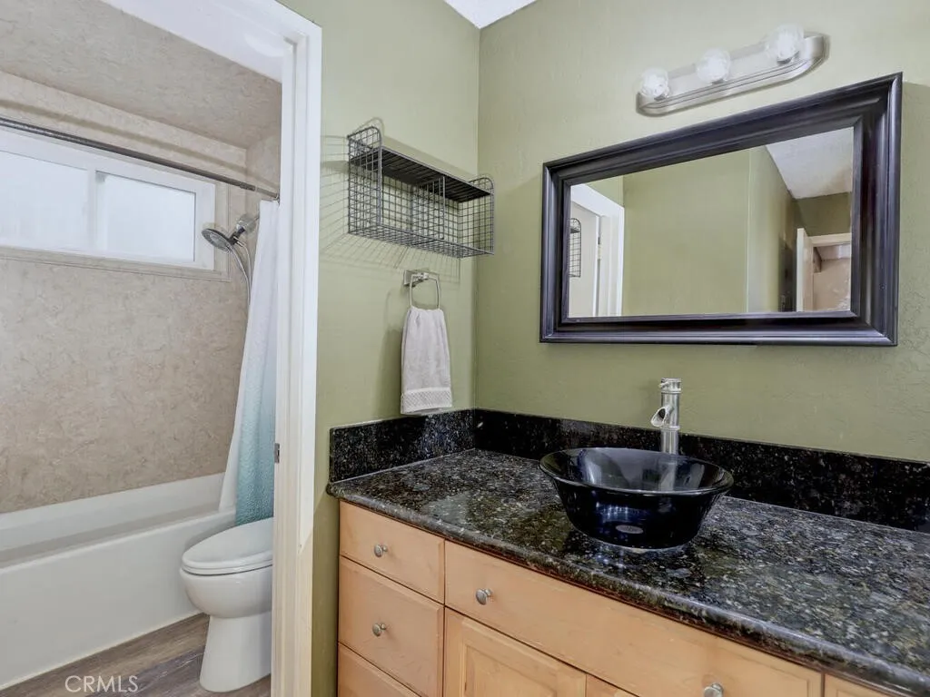 1010 Macarthur Boulevard 16, Santa Ana, California 92707 home-pic-11