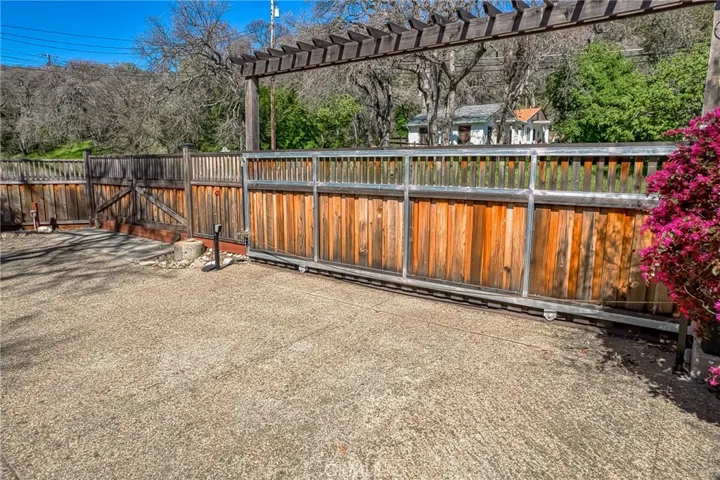 10195 E Highway 20, Clearlake Oaks, California 95423