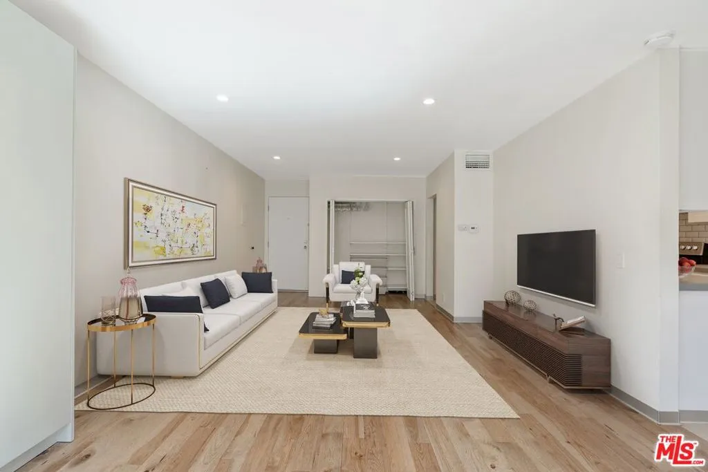 1735 N Fuller Avenue 330, Los Angeles, California 90046 home-pic-3