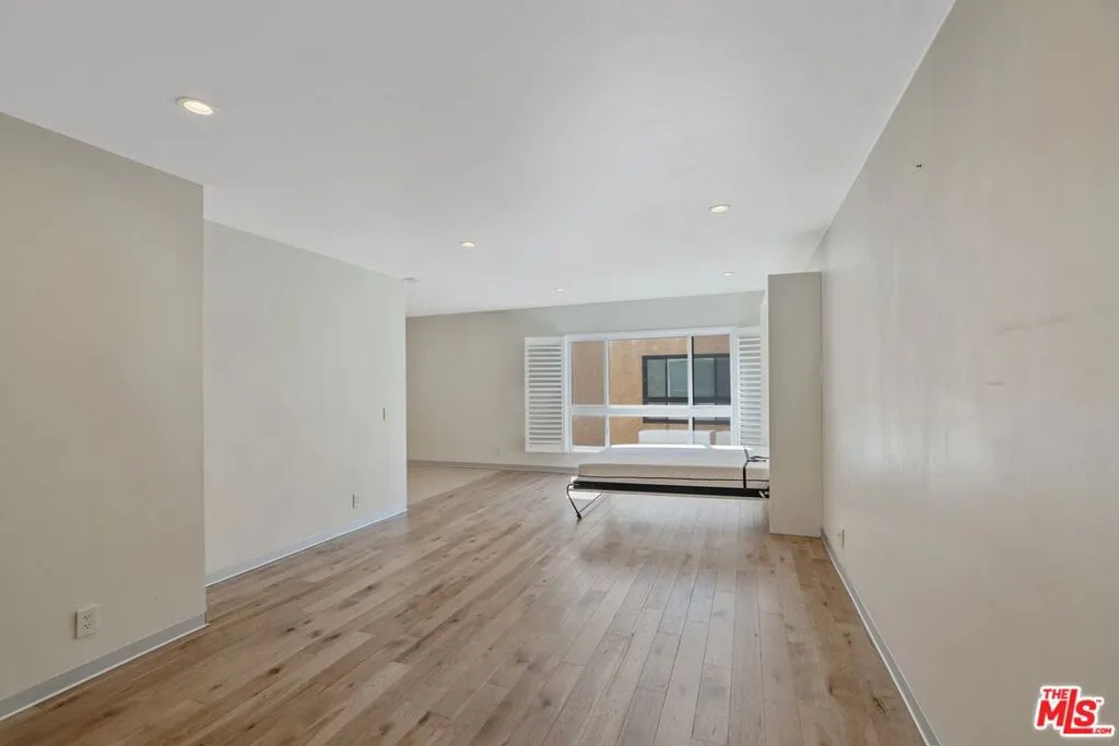 1735 N Fuller Avenue 330, Los Angeles, California 90046 home-pic-14