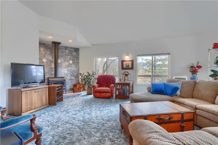 3025 Poppy Lake Road, Mariposa, California 95338