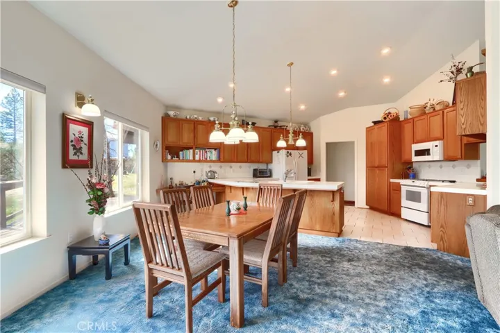 3025 Poppy Lake Road, Mariposa, California 95338