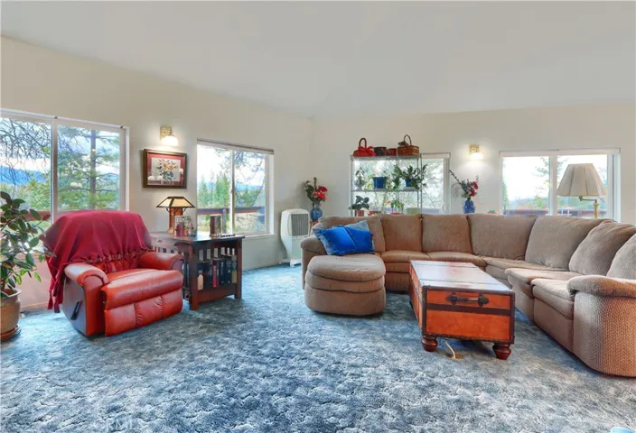 3025 Poppy Lake Road, Mariposa, California 95338