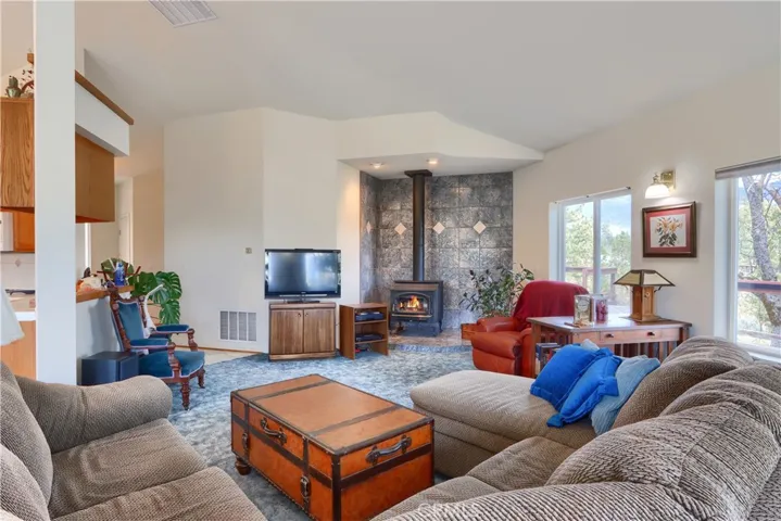 3025 Poppy Lake Road, Mariposa, California 95338