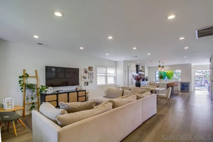 3326 Wisteria Dr, San Diego, California 92106
