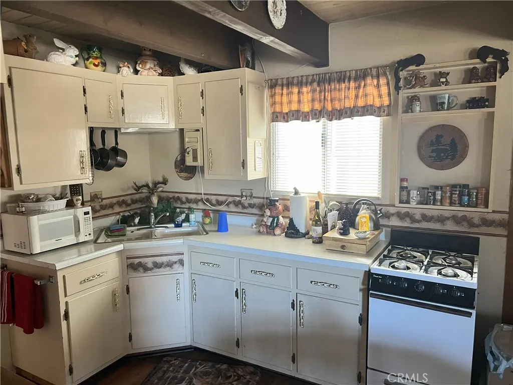 432 Maltby Boulevard, Big Bear City, California 92314 home-pic-4