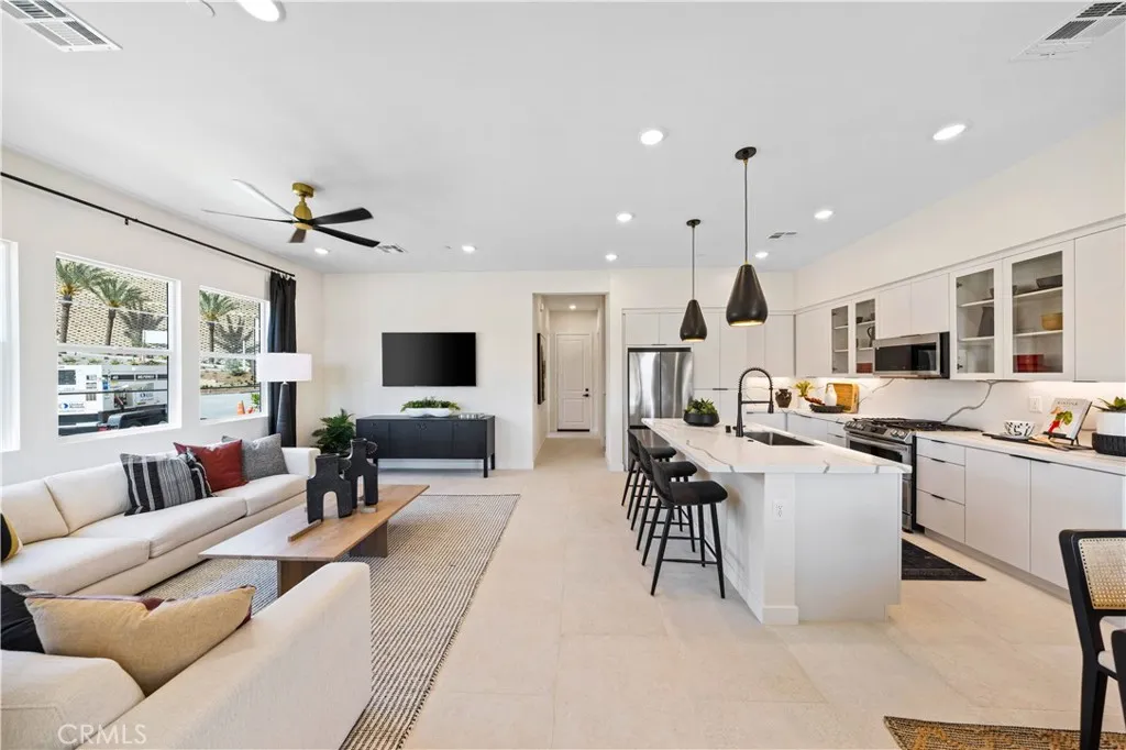 22013 Florence Circle, Walnut, California 91789 home-pic-2