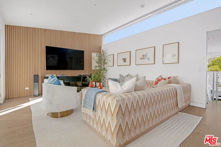 Guest Entertainment Rm