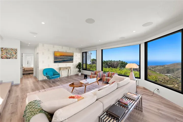 2590 Park Avenue, Laguna Beach, California 92651