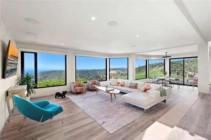 2590 Park Avenue, Laguna Beach, California 92651