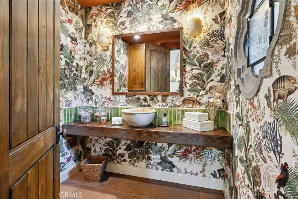 2040 Mckain Street, Calabasas, California 91302 home-pic-32