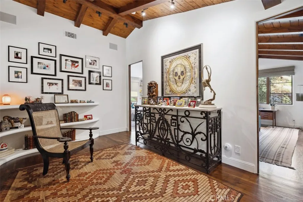 2040 Mckain Street, Calabasas, California 91302 home-pic-36