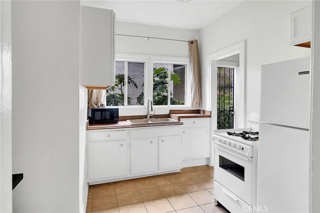 1431 Silver Lake Boulevard, Silver Lake, California 90026 home-pic-11