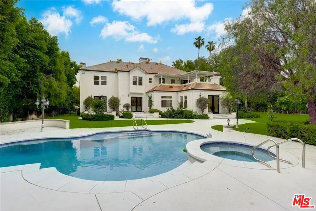 5435 Donna Avenue, Tarzana, California 91356, 8 Bedrooms Bedrooms, ,10 BathroomsBathrooms,Residential,For Sale,Donna,25510351