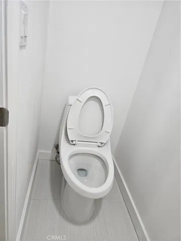 1/2 BATHROOM