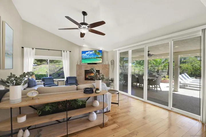 1033 1035 Summit Trl, Escondido, California 92025