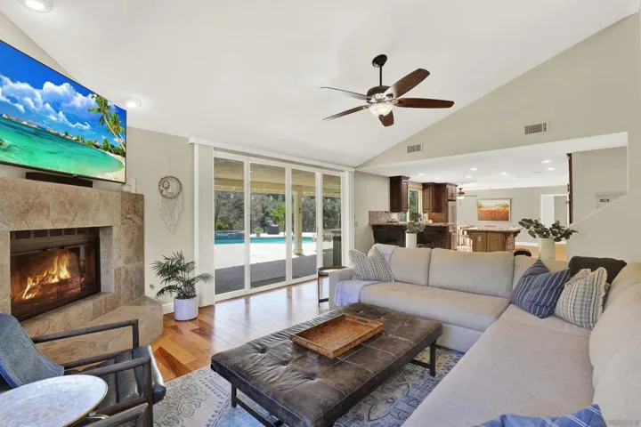 1033 1035 Summit Trl, Escondido, California 92025