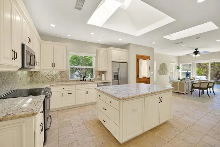 1033 1035 Summit Trl, Escondido, California 92025