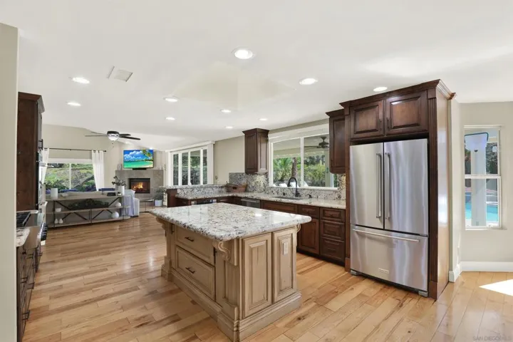 1033 1035 Summit Trl, Escondido, California 92025