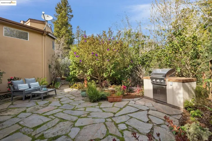 6174 Contra Costa Rd, Oakland, California 94618