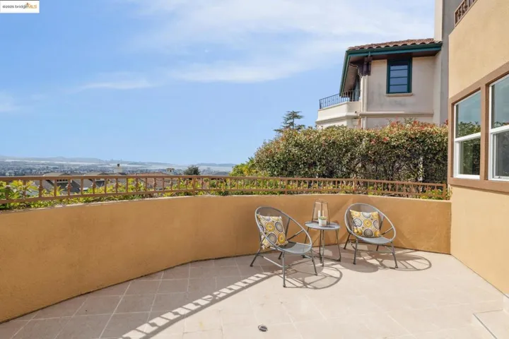 6174 Contra Costa Rd, Oakland, California 94618