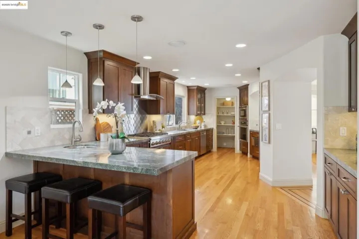 6174 Contra Costa Rd, Oakland, California 94618