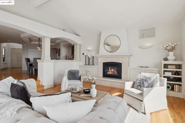 6174 Contra Costa Rd, Oakland, California 94618