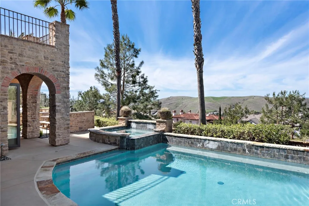 7 Broken Arrow, Ladera Ranch, California 92694 home-pic-3