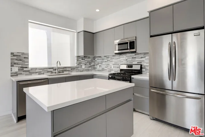 1431 Armacost Avenue 503, Los Angeles, California 90025