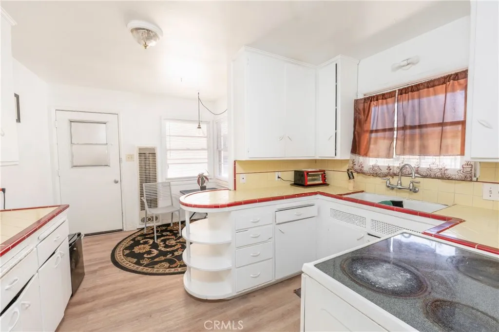 381 W Wabash Street, San Bernardino, California 92405 home-pic-4