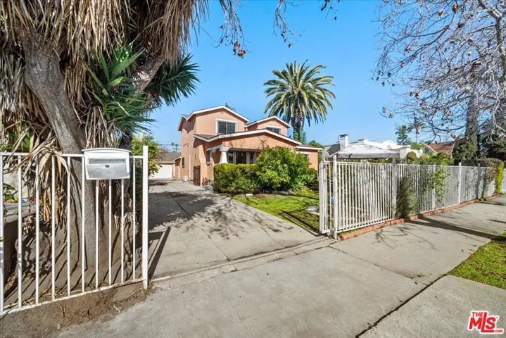 1127 S Lucerne Boulevard, Los Angeles, California 90019