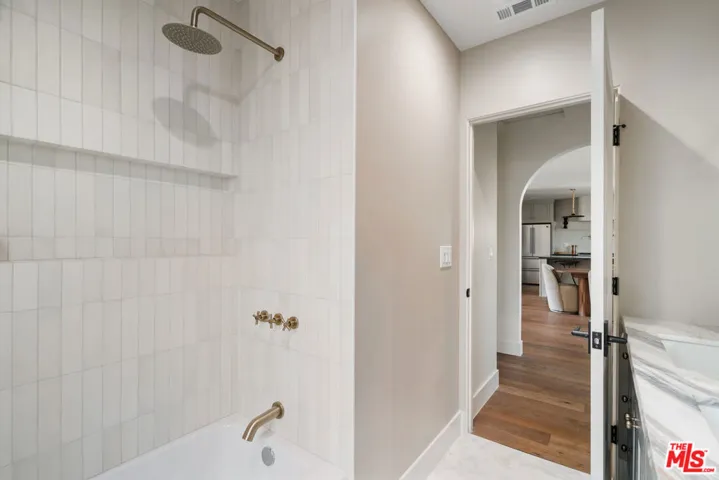 5746 Fallsgrove Street, Los Angeles, California 90016