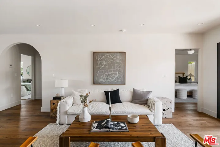 5746 Fallsgrove Street, Los Angeles, California 90016
