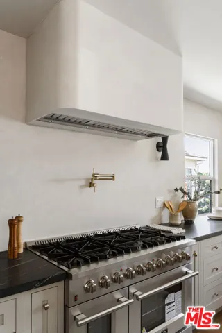 5746 Fallsgrove Street, Los Angeles, California 90016