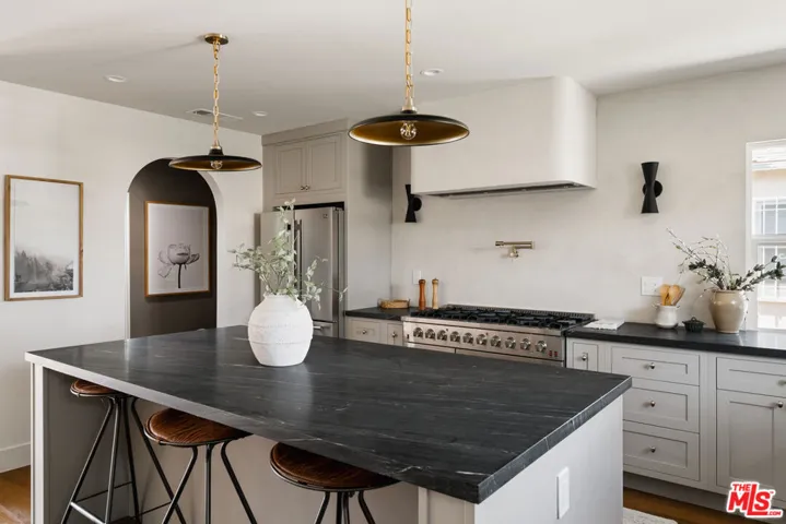 5746 Fallsgrove Street, Los Angeles, California 90016