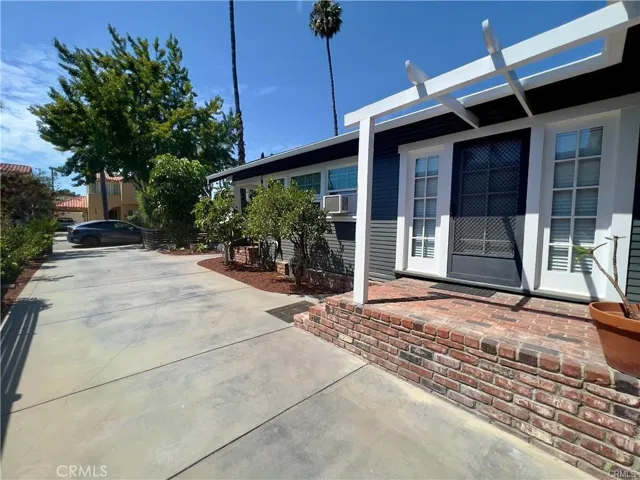 216 Termino Avenue, Long Beach, California 90803