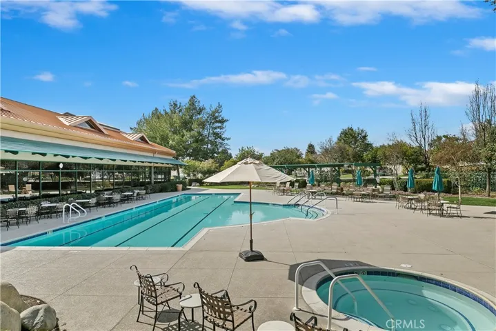 Community pool & jacuzzi