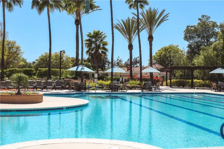 Temeku Hills Pool Patio with Heated Pool and Jacuzzi Year Round!