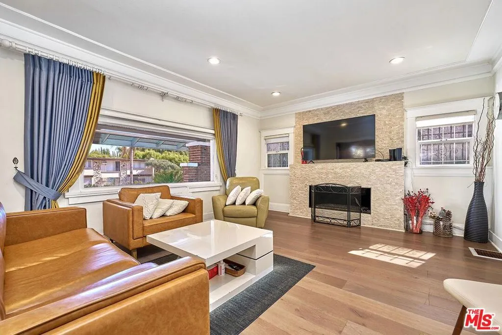 691 S Norton Avenue, Los Angeles, California 90005 home-pic-5