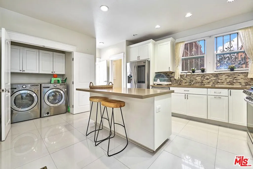 691 S Norton Avenue, Los Angeles, California 90005 home-pic-10