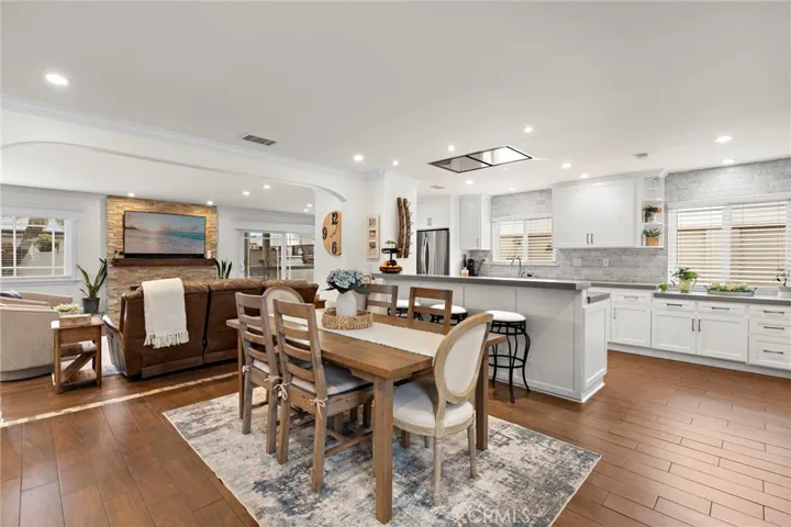Open concept!
A spacious breakfast bar provides additional seating, perfect for casual dining