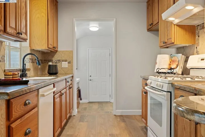15020 Endicott, San Leandro, California 94579-1710