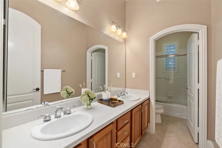 Guest bathroom.