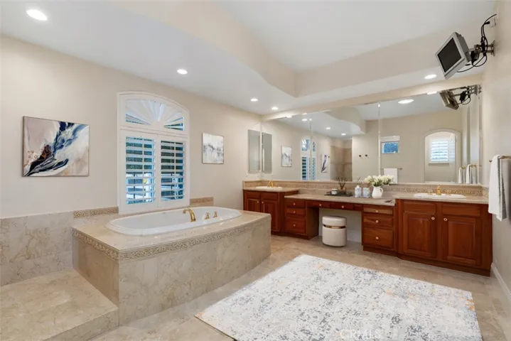 Master suite bathroom.