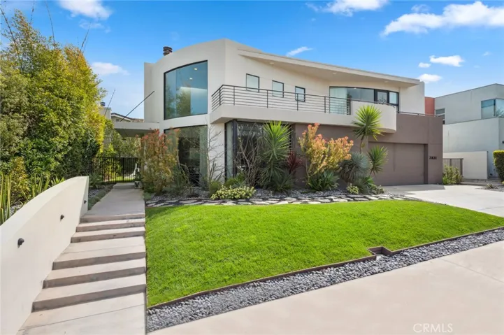 Situated just moments from Alta Laguna Park, residents can enjoy premier amenities including championship tennis courts, sports fields, and direct access to the Laguna Coast Wilderness Park’s miles of scenic hiking and biking trails.