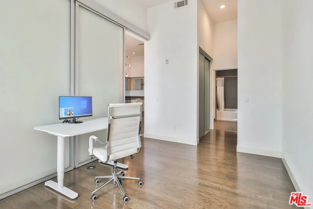 1234 Wilshire Boulevard 609, Los Angeles, California 90017 home-pic-17