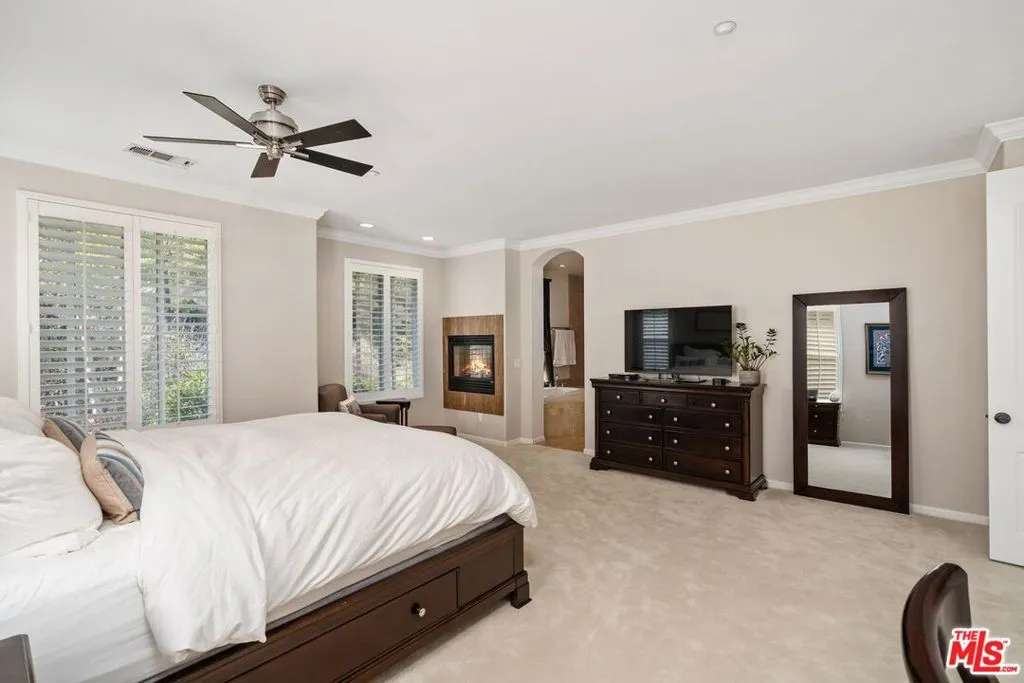 2729 Hollyview Court, Los Angeles, California 90068 home-pic-17