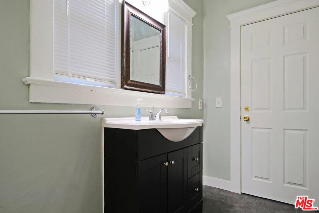 1616 W 24th Street, Los Angeles, California 90007 home-pic-15