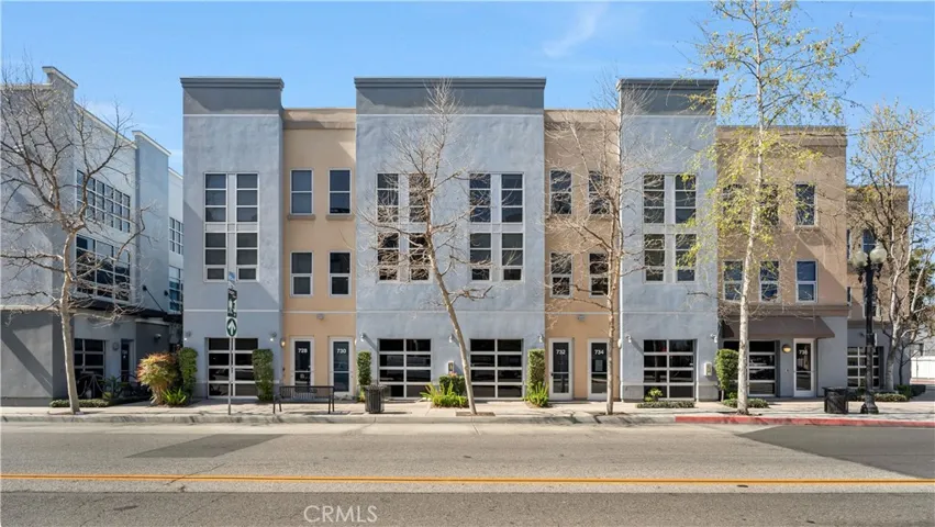 728 N. Santiago Street
Live-Work Loft Condo, End Unit.