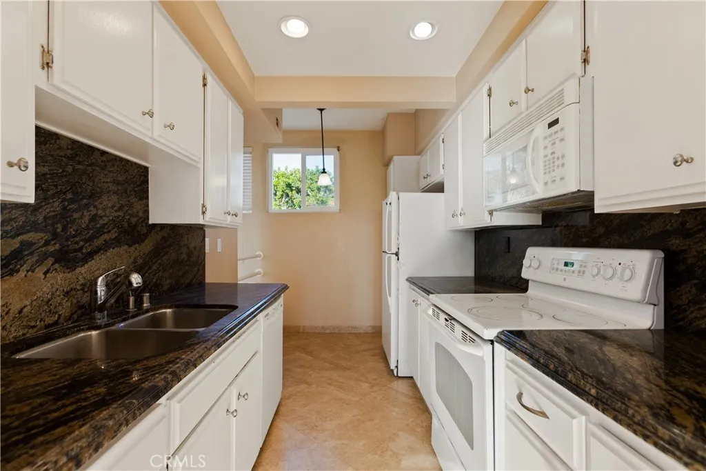 16061 Surprise Lane, Huntington Beach, California 92649 home-pic-26